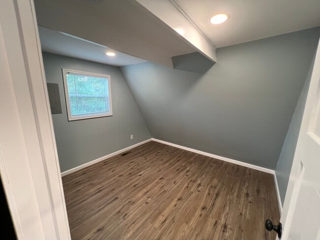 Building Photo - 12 Swiss Dr