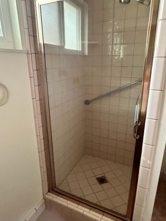 Building Photo - 749 E Wrenwood Ln