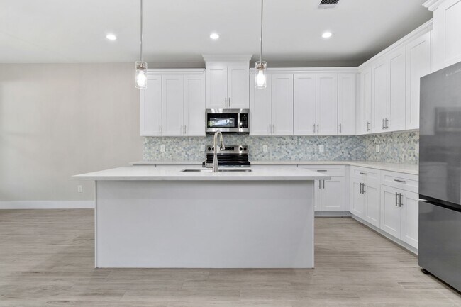Building Photo - 404 Forest Hill Blvd