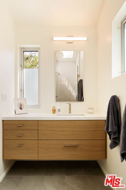 Building Photo - 2209 Louella Ave