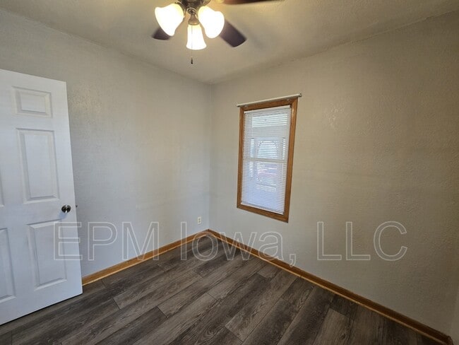 Building Photo - 422 Cutler St