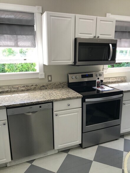 Building Photo - 2401 Habersham St