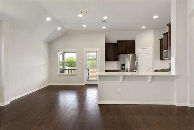 Building Photo - 1008 Goldilocks Ln