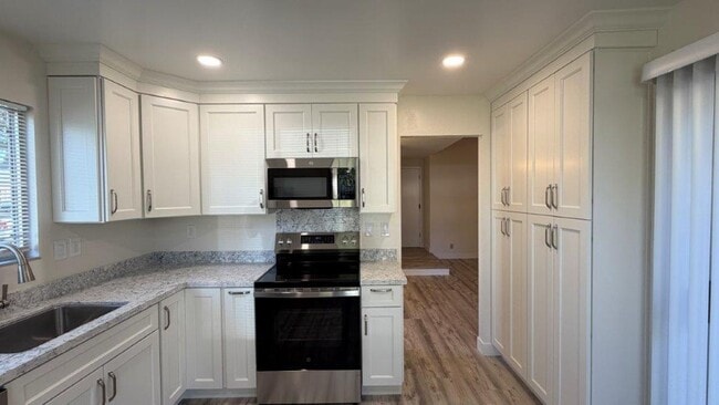 Building Photo - 554 Mt Dell Dr