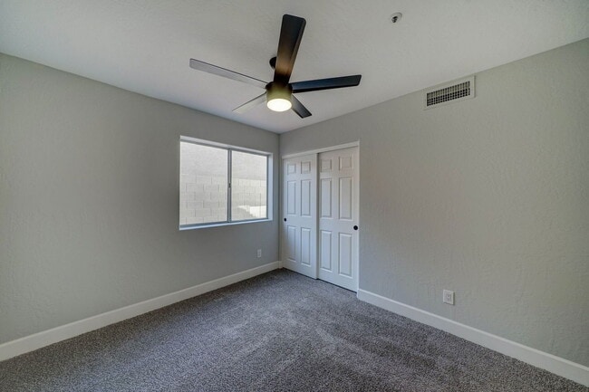 Building Photo - 8940 E Palm Ridge Dr