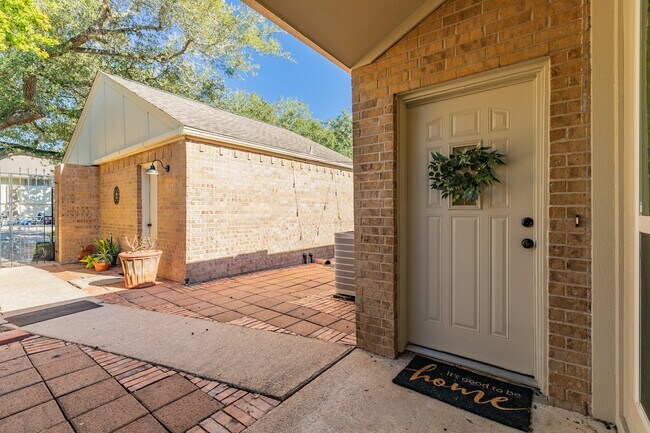 Building Photo - 1814 Veranda Dr