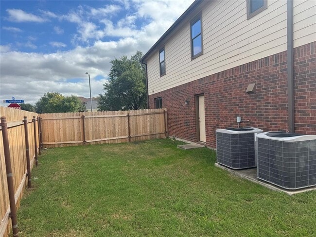 Building Photo - 500 Springbrook Rd