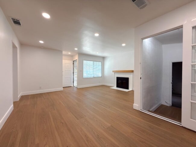 Building Photo - 15935 Paseo Largavista