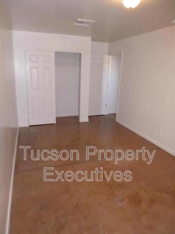 Building Photo - 1412 E 25th St