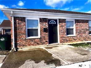 Building Photo - Orth110-116