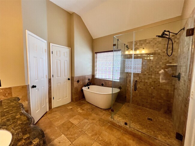 Building Photo - 2215 Dorman Ct
