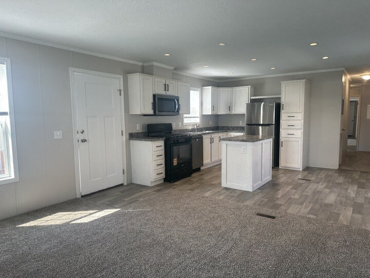 Building Photo - 38041 Chilver Ave