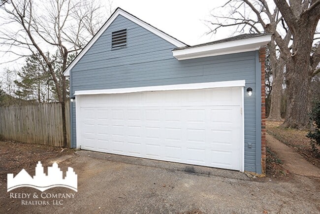 Building Photo - 7165 Alexander Rd