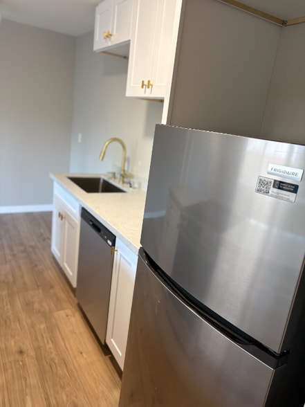 Building Photo - 133 SW Normandy Rd