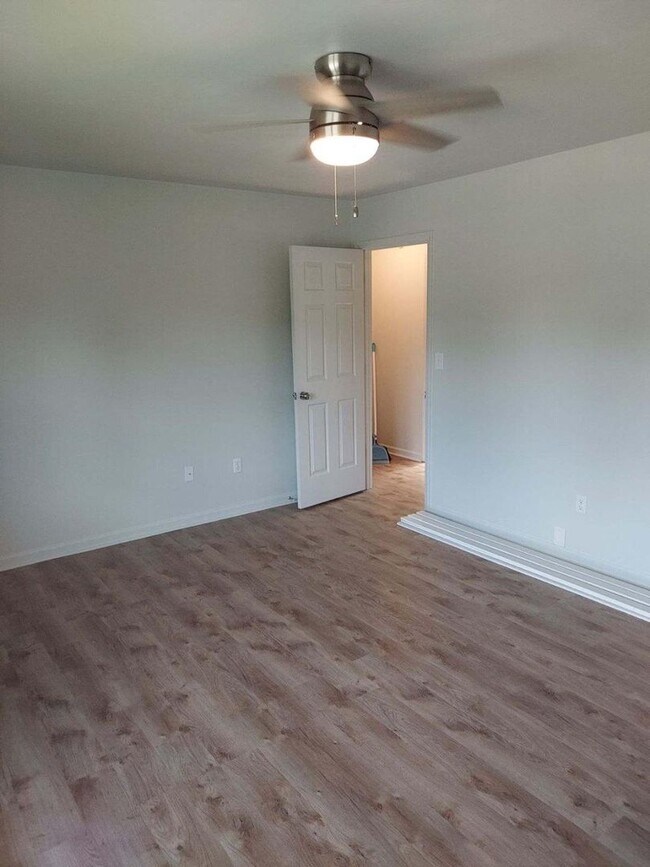 Building Photo - Beautiful Roanoke 2 bed 2 bath Duplex