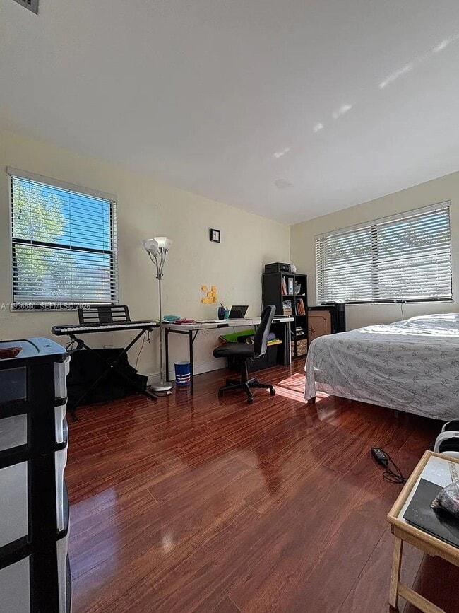 Building Photo - 232 Lakeside Cir