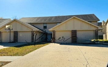 Building Photo - 18905 Lexington Rd