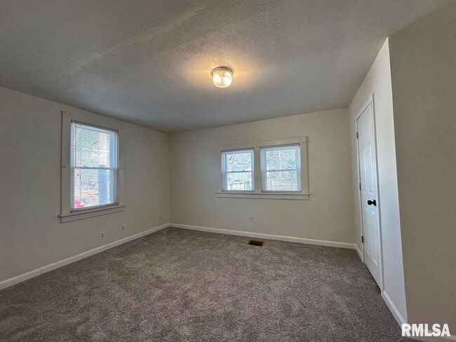 Building Photo - 146 N State St