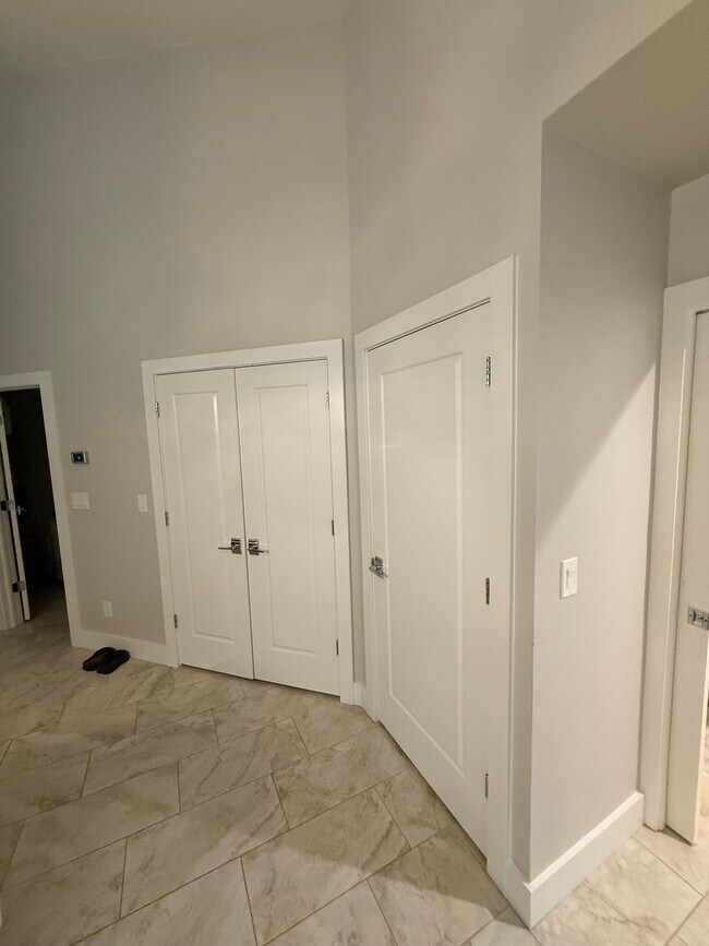 Building Photo - 6628 New Haven Cir