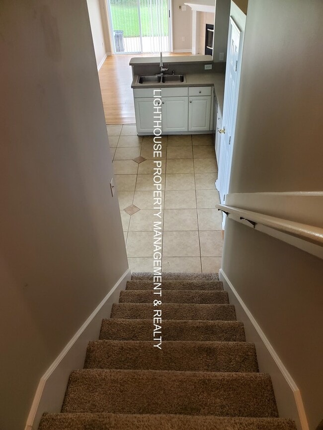 Building Photo - Beautiful and Spacious 5 Bed/2 Bath Home i...
