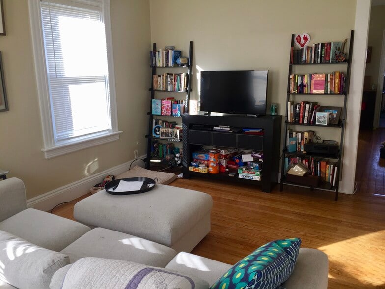 Living Room - 16 Tecumseh Street