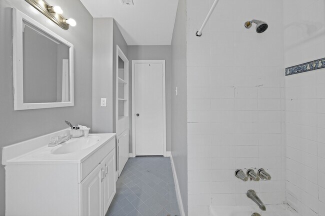 Building Photo - 9953 Mango St