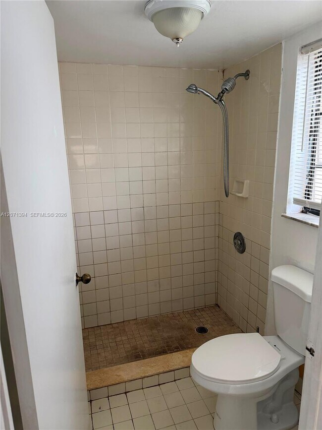 Building Photo - 9015 SW 125th Ave