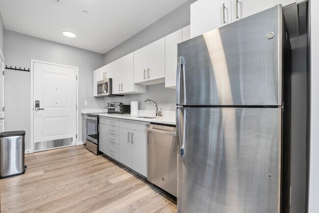 Building Photo - 95 Broadway-SI ID1240360P