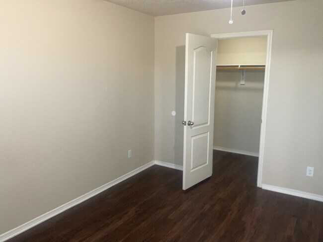 Building Photo - 3744 Lonesome Ridge St NE