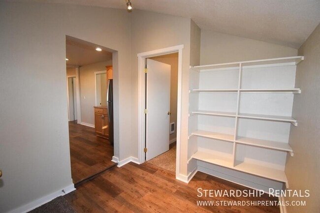 Building Photo - 195 N 9th St