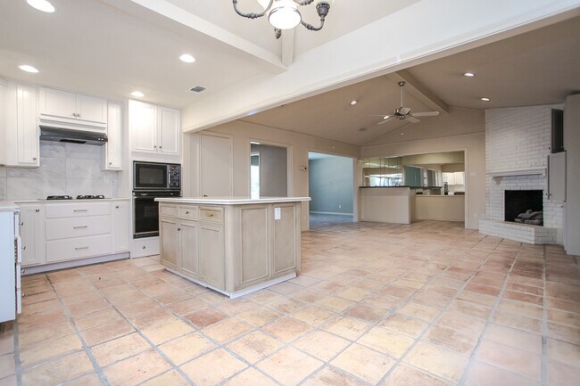 Building Photo - 10660 Pagewood Dr