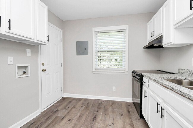 Building Photo - 1825/1827 Academy