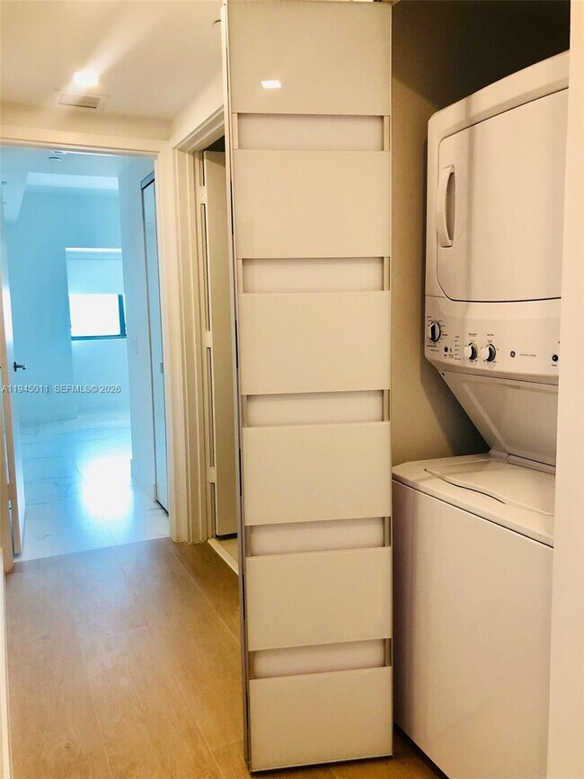 Building Photo - 3131 NE 7th Ave