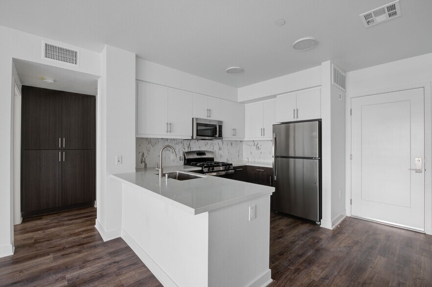 The Elinor 4531 Hollywood Blvd Los Angeles CA 90027 Apartment Finder