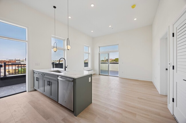 Floorplan - 2560 Jasper St,