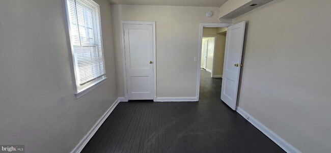 Building Photo - 604 Mellon St SE