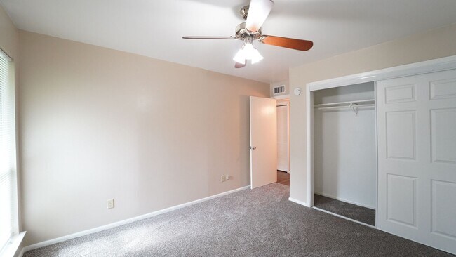 Building Photo - MOVE IN SPECIAL!! FOR LEASE! 2 Bedroom - 1 Bath -  Town House Apartments!