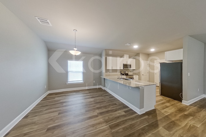 Building Photo - 1534 Cannes Ave