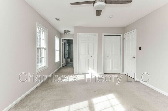 Building Photo - 9766 Oleander Ave