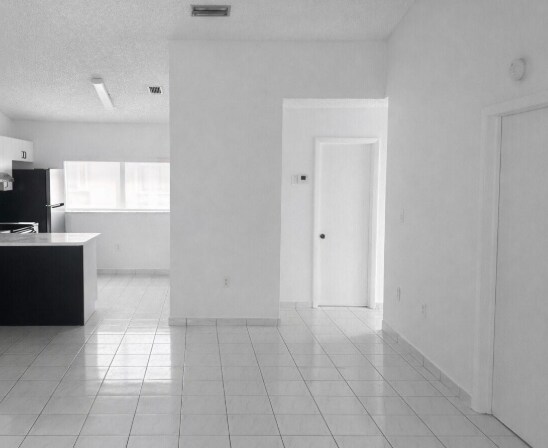 Building Photo - 2871 W 76th St