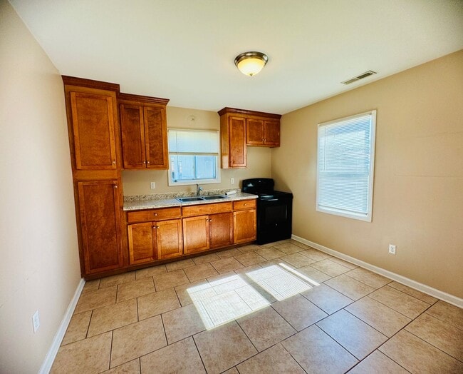 Building Photo - Available to Show