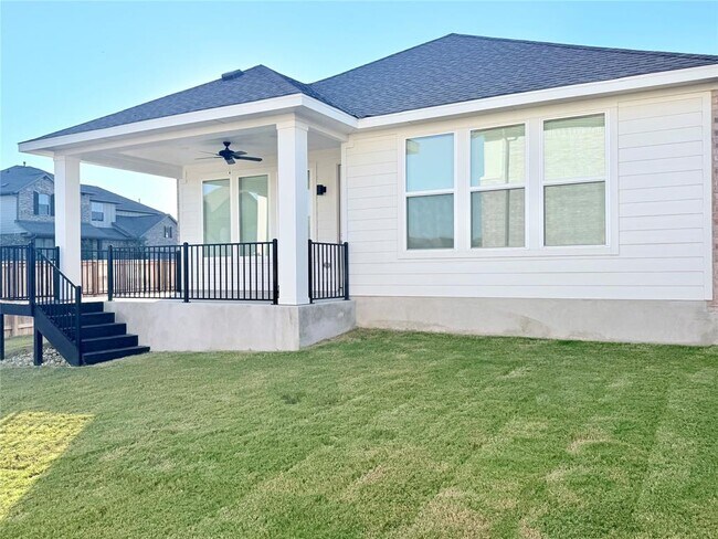 Building Photo - 133 Cintilar St