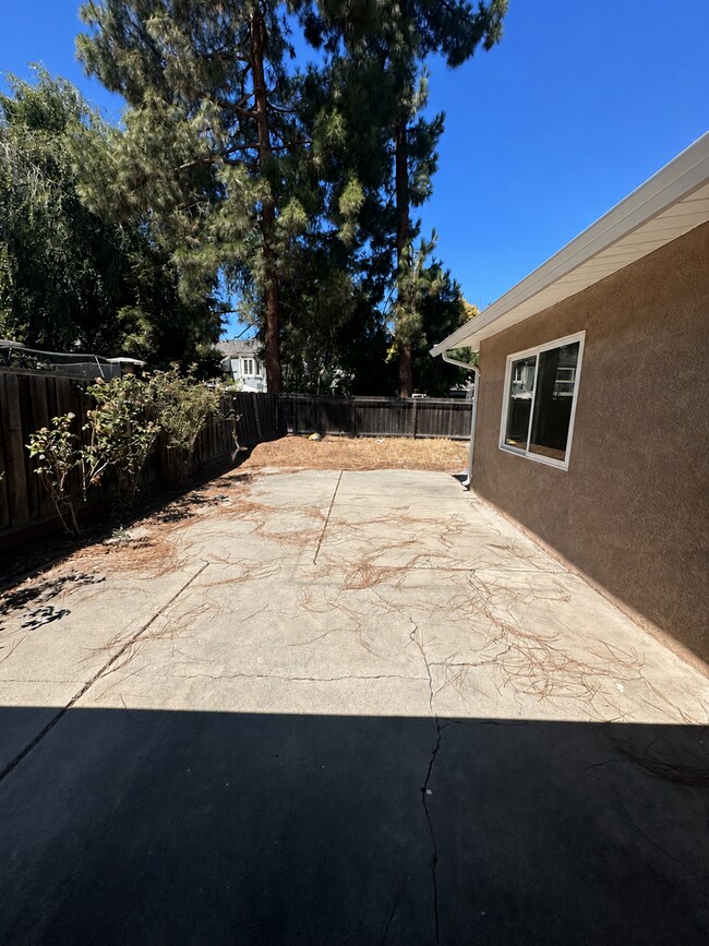 Building Photo - Freshly Updated 3 Bedroom Home in the Heart of Livermore!