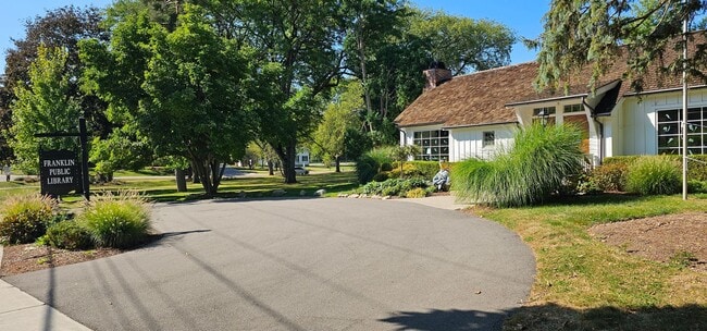 Building Photo - Amazing House with Large Lot in Franklin Village