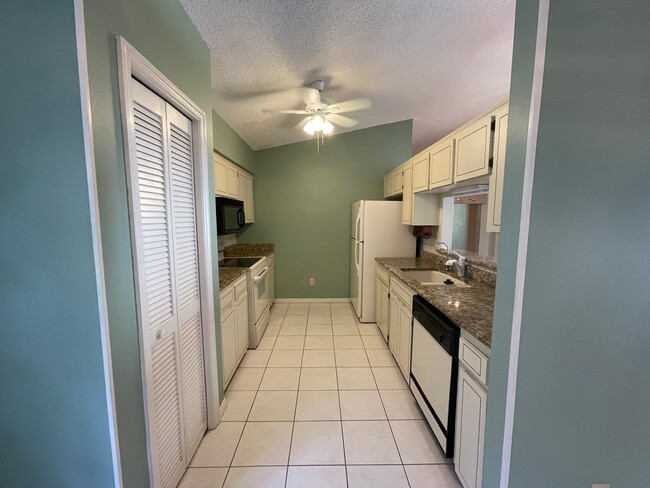 Building Photo - SPACIOUS 3 BD/2BA Home in Winter Springs!