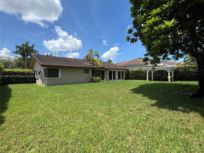 Building Photo - 4585 SW 87th Ave