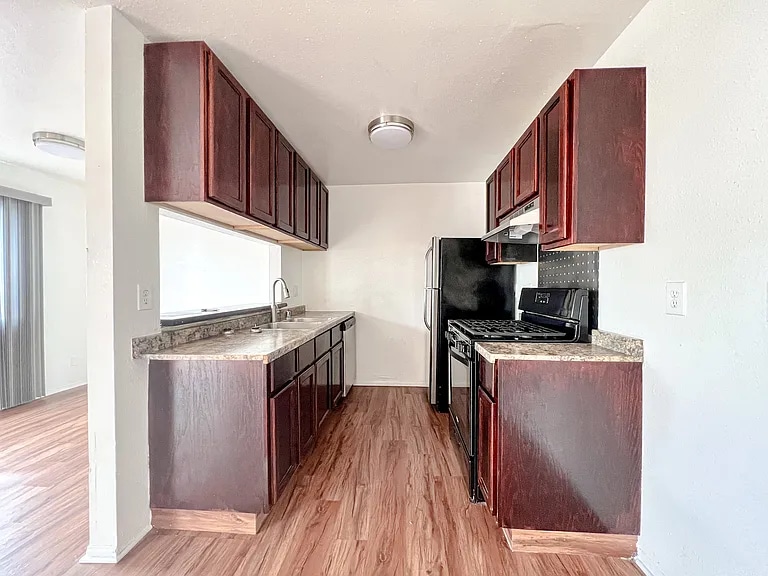 Kitchen - Delano Townhomes