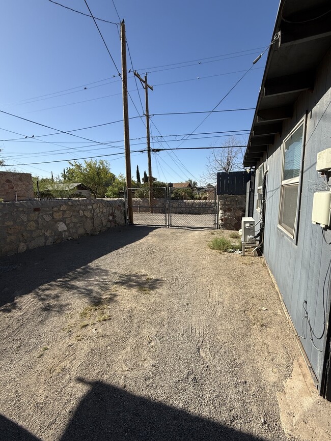 Building Photo - 4410 Trowbridge Dr