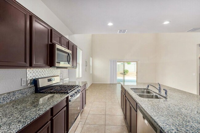 Building Photo - Charming 4 bedroom home in Buckeye!!