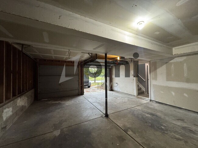 Building Photo - 1019 Cowton Dr